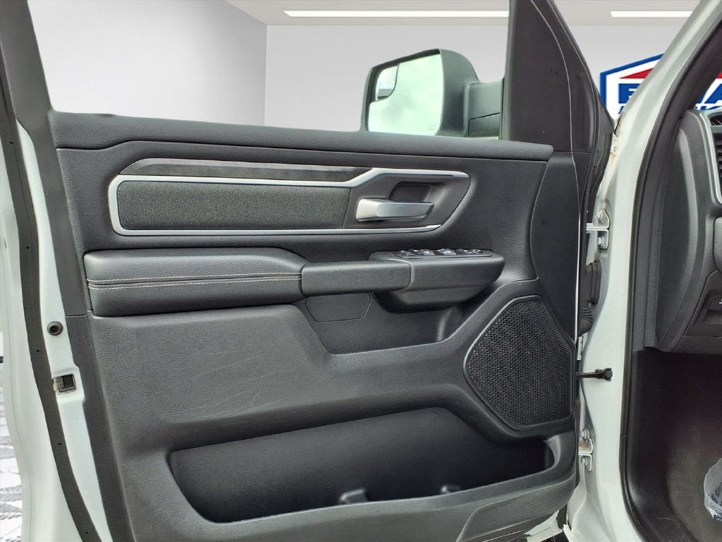 2020 RAM 1500 Big Horn Crew Cab 4x4 5'7" Box
