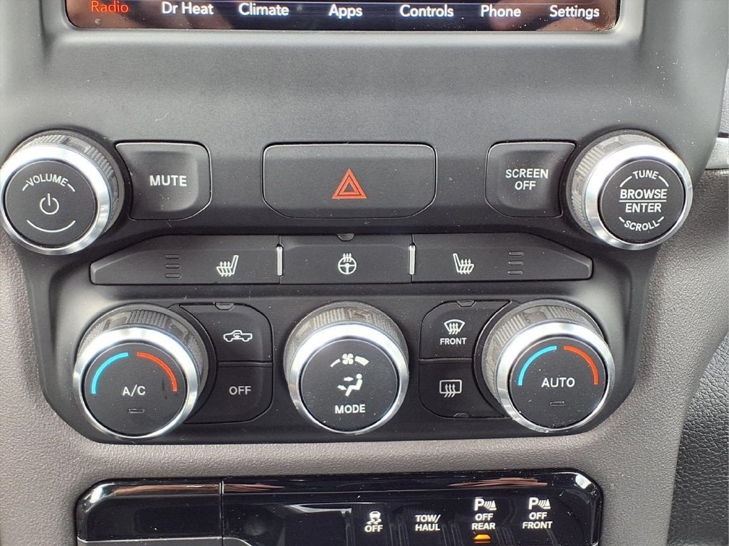 2020 RAM 1500 Big Horn Crew Cab 4x4 5'7" Box