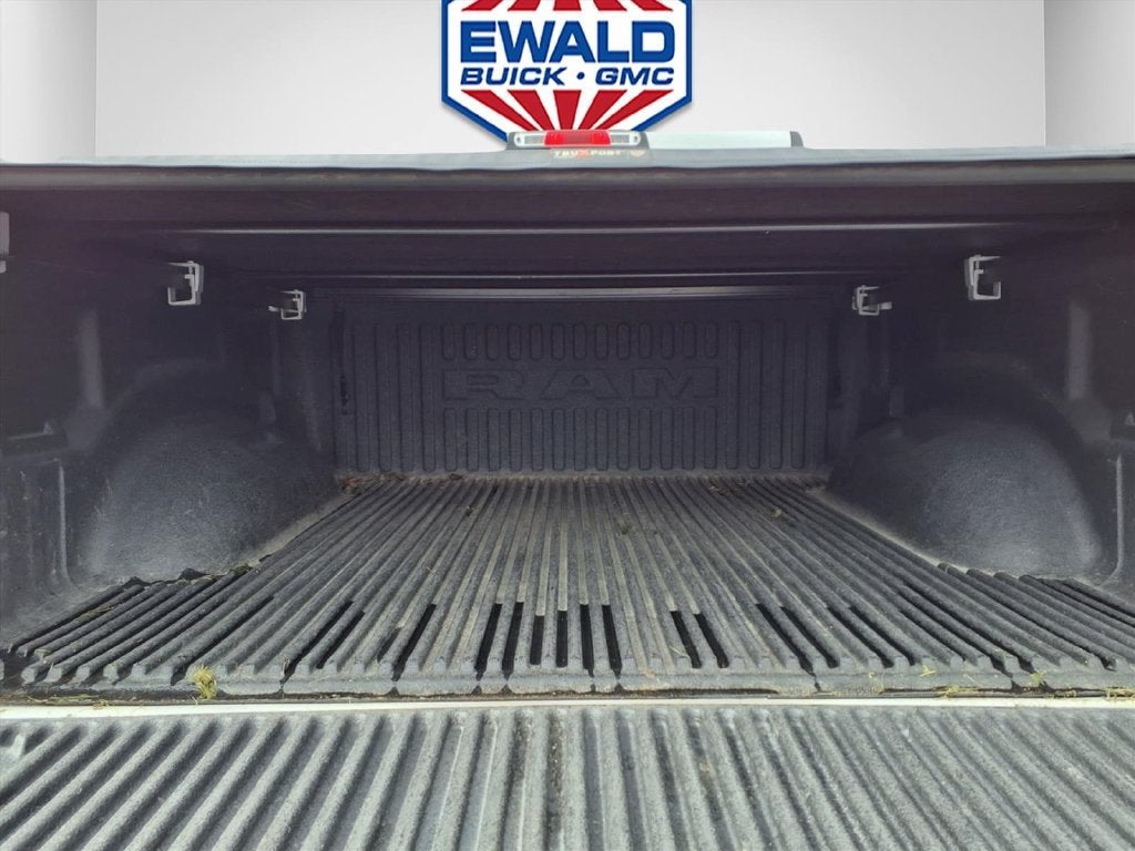 2020 RAM 1500 Big Horn Crew Cab 4x4 5'7" Box