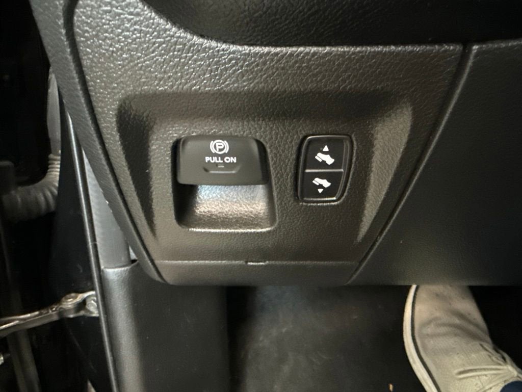 2021 RAM 1500 Laramie Crew Cab 4x4 5'7" Box