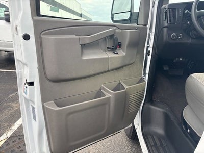 2024 Chevrolet Express Passenger 3500 1LT