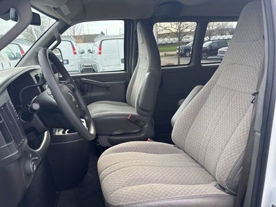 2024 Chevrolet Express Passenger 3500 1LT