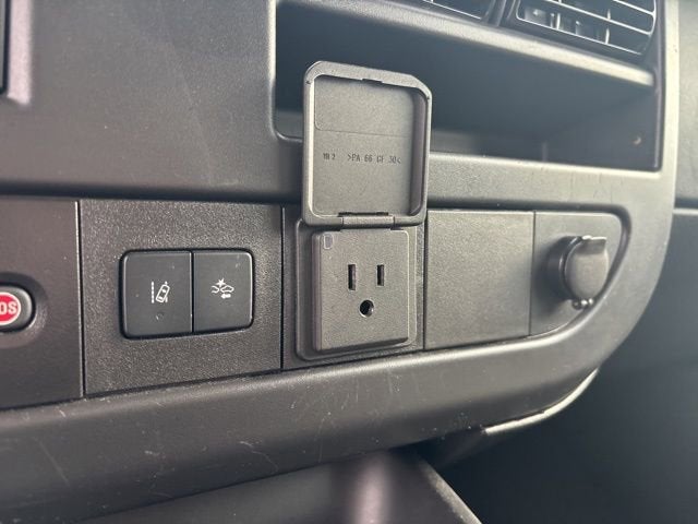 2024 Chevrolet Express Passenger 3500 1LT