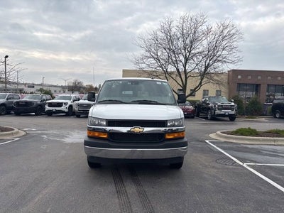 2024 Chevrolet Express Passenger 3500 1LT