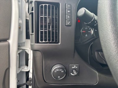 2024 Chevrolet Express Passenger 3500 1LT