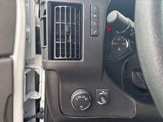 2024 Chevrolet Express Passenger 3500 1LT