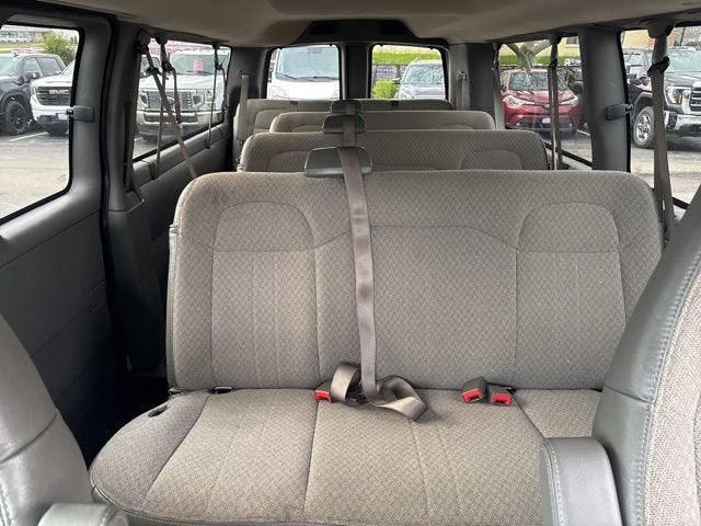 2024 Chevrolet Express Passenger 3500 1LT