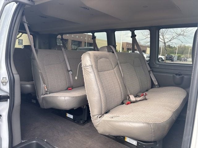 2024 Chevrolet Express Passenger 3500 1LT