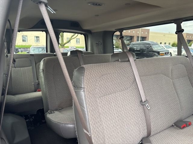 2024 Chevrolet Express Passenger 3500 1LT