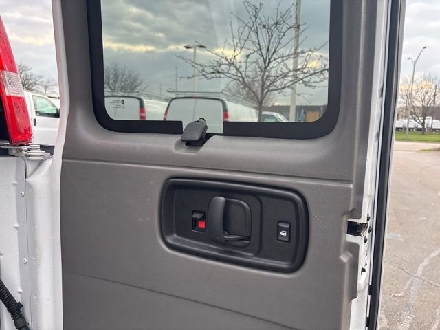 2024 Chevrolet Express Passenger 3500 1LT
