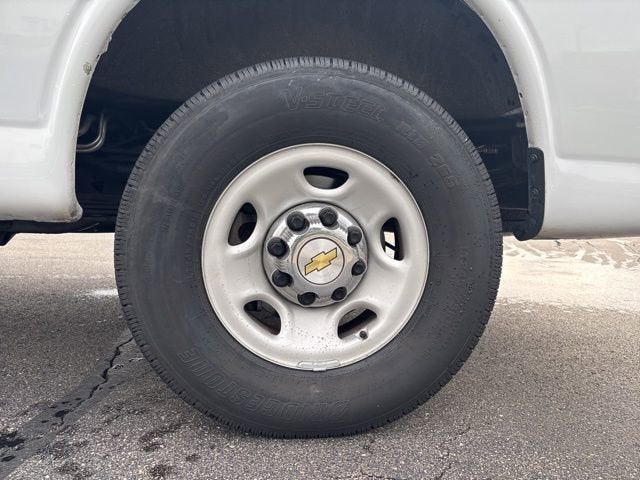 2024 Chevrolet Express Passenger 3500 1LT