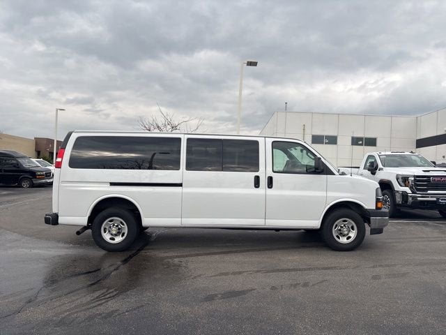 2024 Chevrolet Express Passenger 3500 1LT