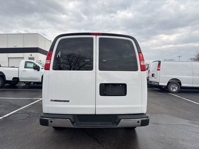 2024 Chevrolet Express Passenger 3500 1LT