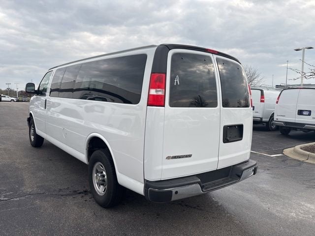 2024 Chevrolet Express Passenger 3500 1LT