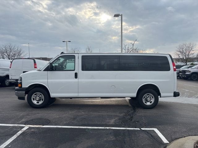 2024 Chevrolet Express Passenger 3500 1LT