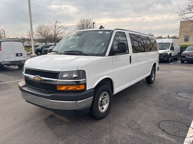 2024 Chevrolet Express Passenger 3500 1LT