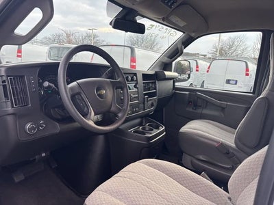 2024 Chevrolet Express Passenger 3500 1LT