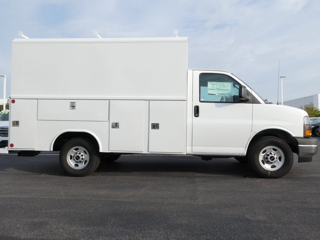 2025 GMC Savana Cutaway 3500 1WT