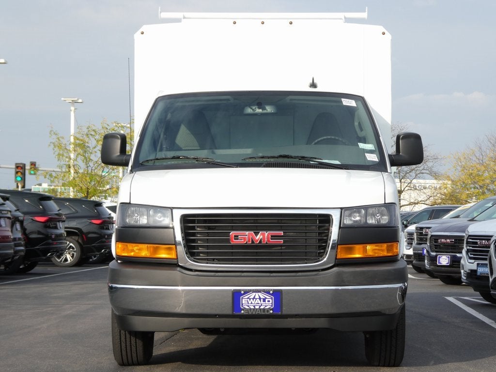 2025 GMC Savana Cutaway 3500 1WT