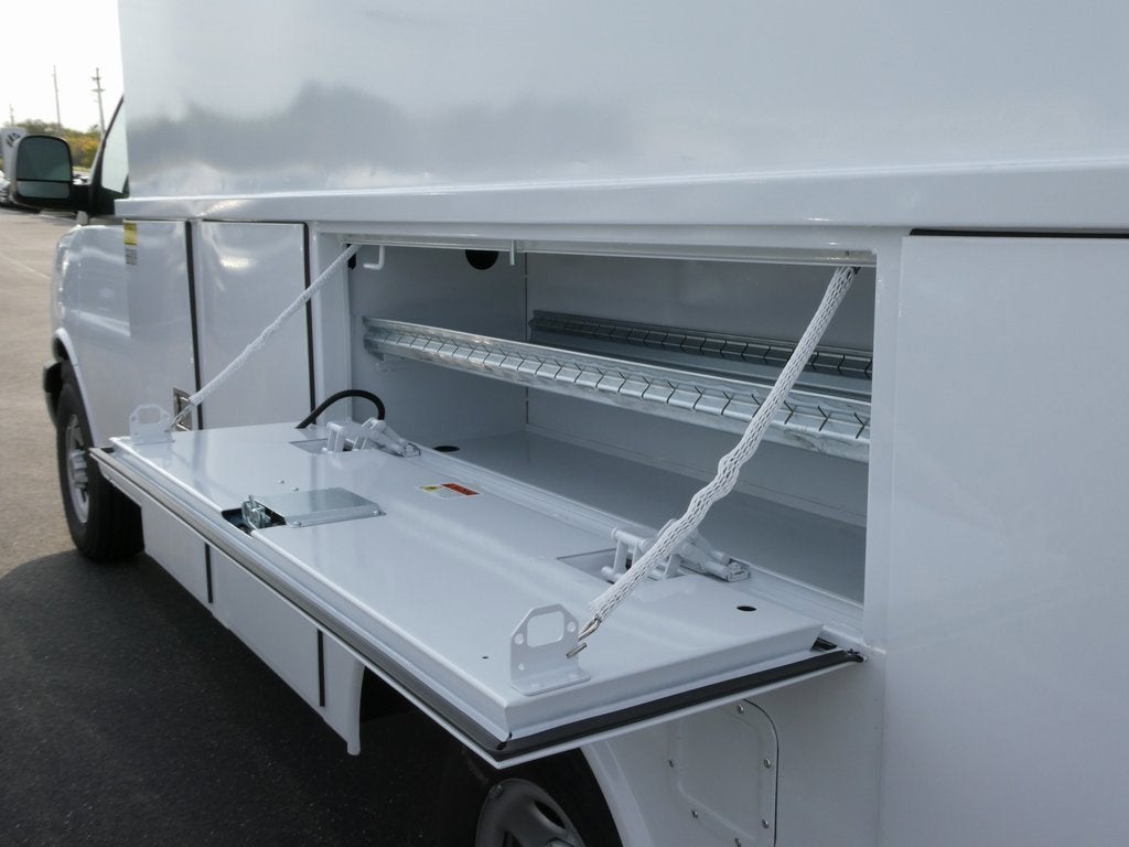 2025 GMC Savana Cutaway 3500 1WT