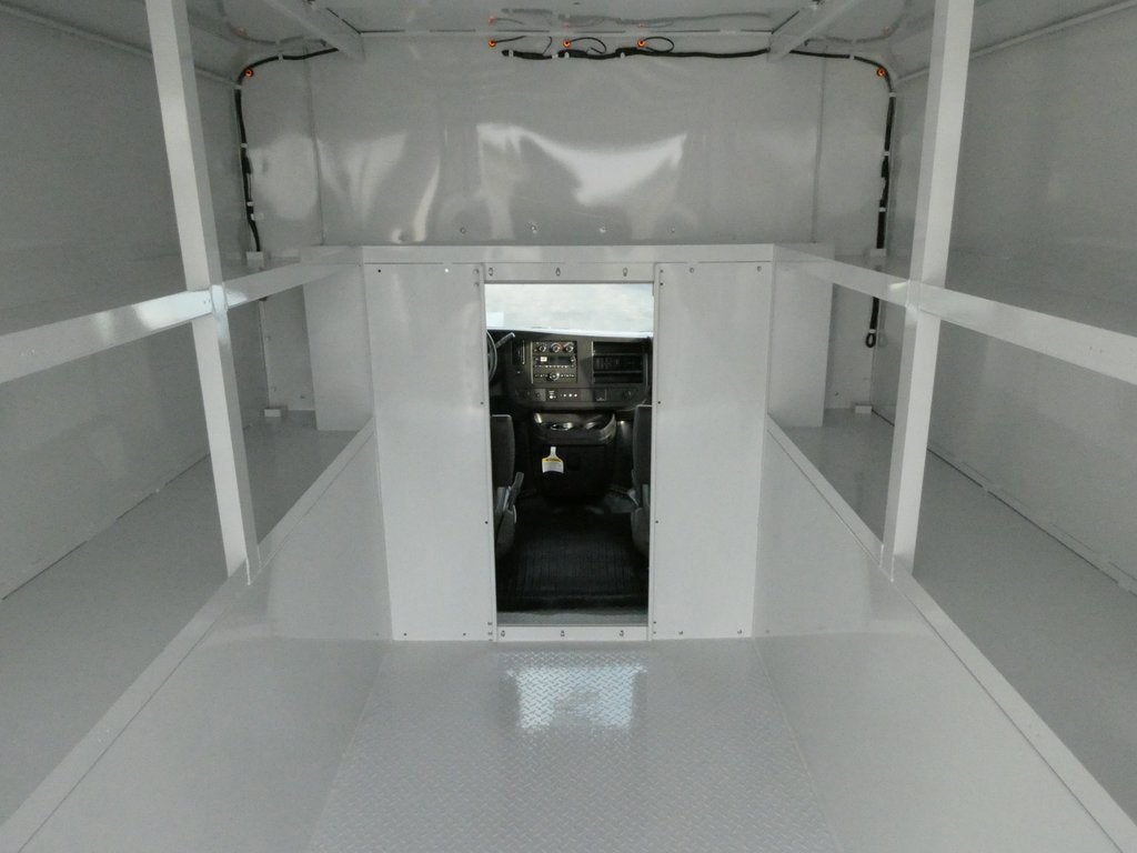 2025 GMC Savana Cutaway 3500 1WT