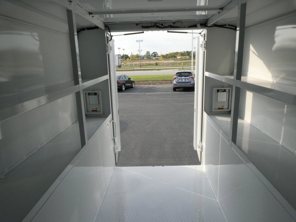 2025 GMC Savana Cutaway 3500 1WT