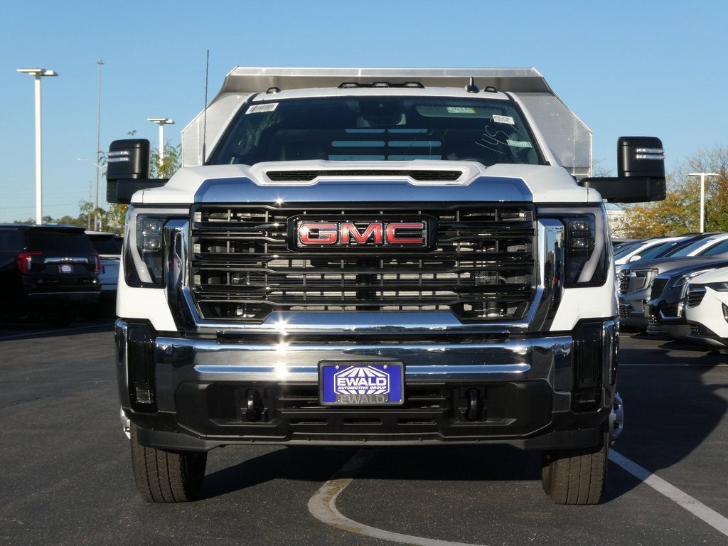 2025 GMC Sierra 3500 HD Chassis Cab Pro