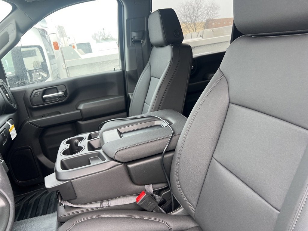 2025 GMC Sierra 3500 HD Chassis Cab Pro