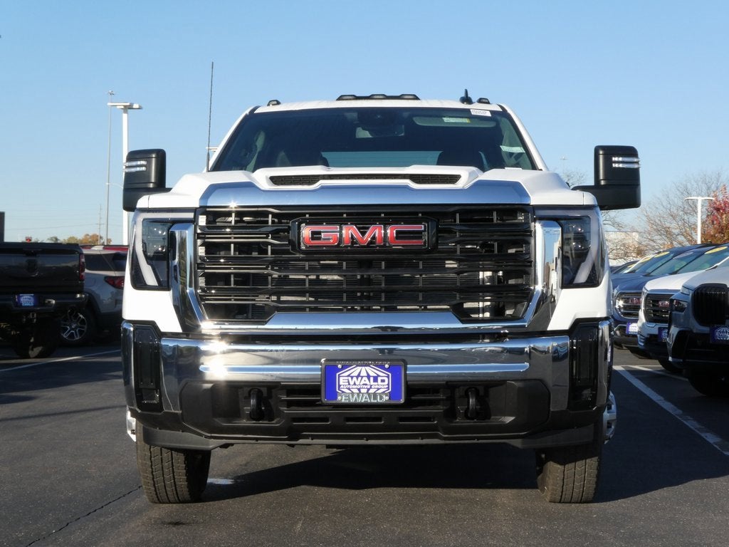 2025 GMC Sierra 3500 HD Chassis Cab Pro