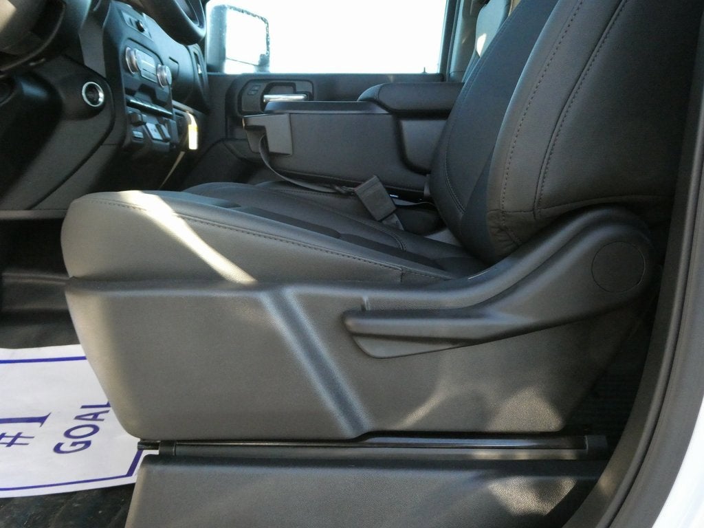 2025 GMC Sierra 3500 HD Chassis Cab Pro