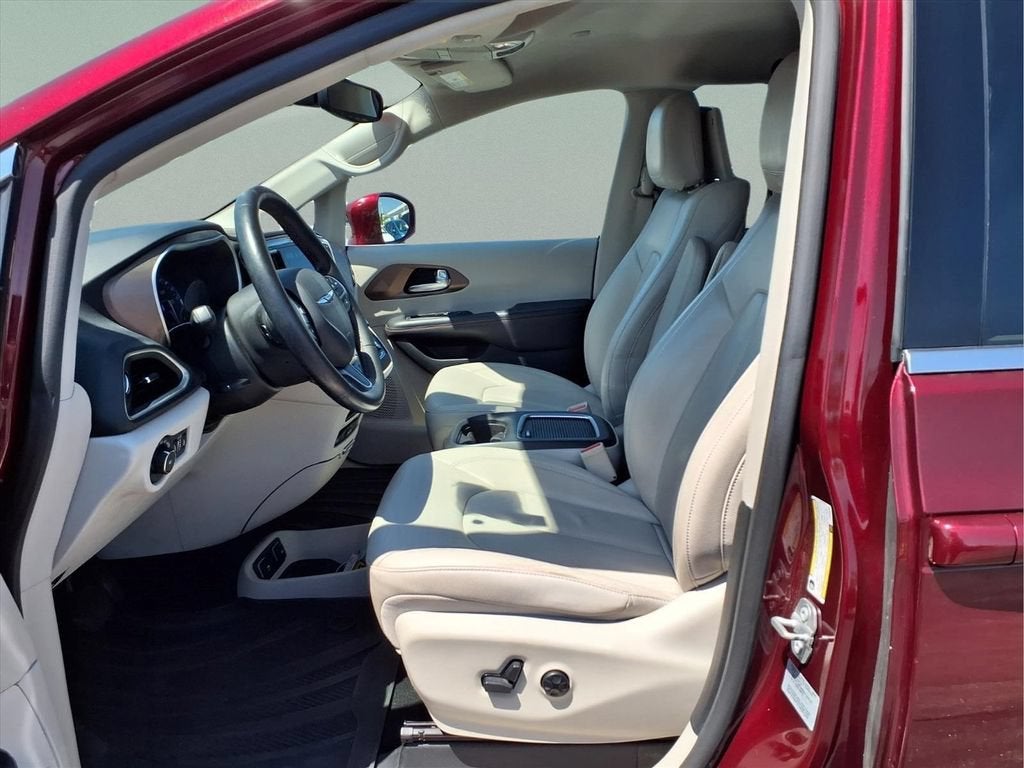 2017 Chrysler Pacifica Touring-L Plus