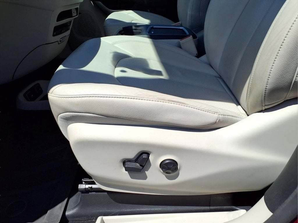 2017 Chrysler Pacifica Touring-L Plus
