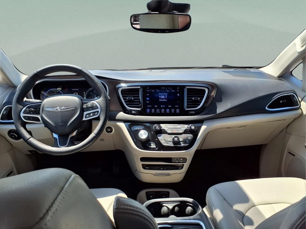2017 Chrysler Pacifica Touring-L Plus