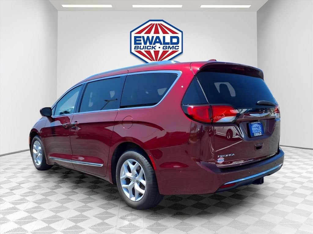 2017 Chrysler Pacifica Touring-L Plus