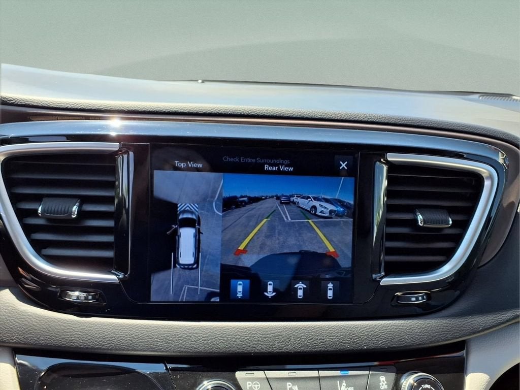 2017 Chrysler Pacifica Touring-L Plus
