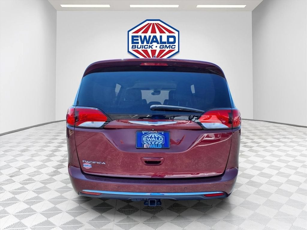 2017 Chrysler Pacifica Touring-L Plus