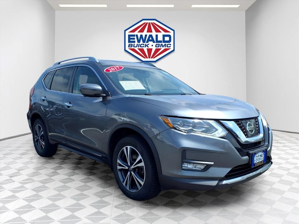 Used 2017 Nissan Rogue SL with VIN 5N1AT2MV3HC748728 for sale in Menomonee Falls, WI