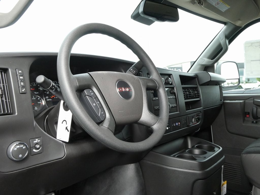 2025 GMC Savana Cutaway 3500 1WT