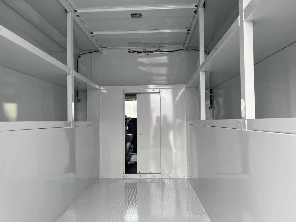 2025 GMC Savana Cutaway 3500 1WT