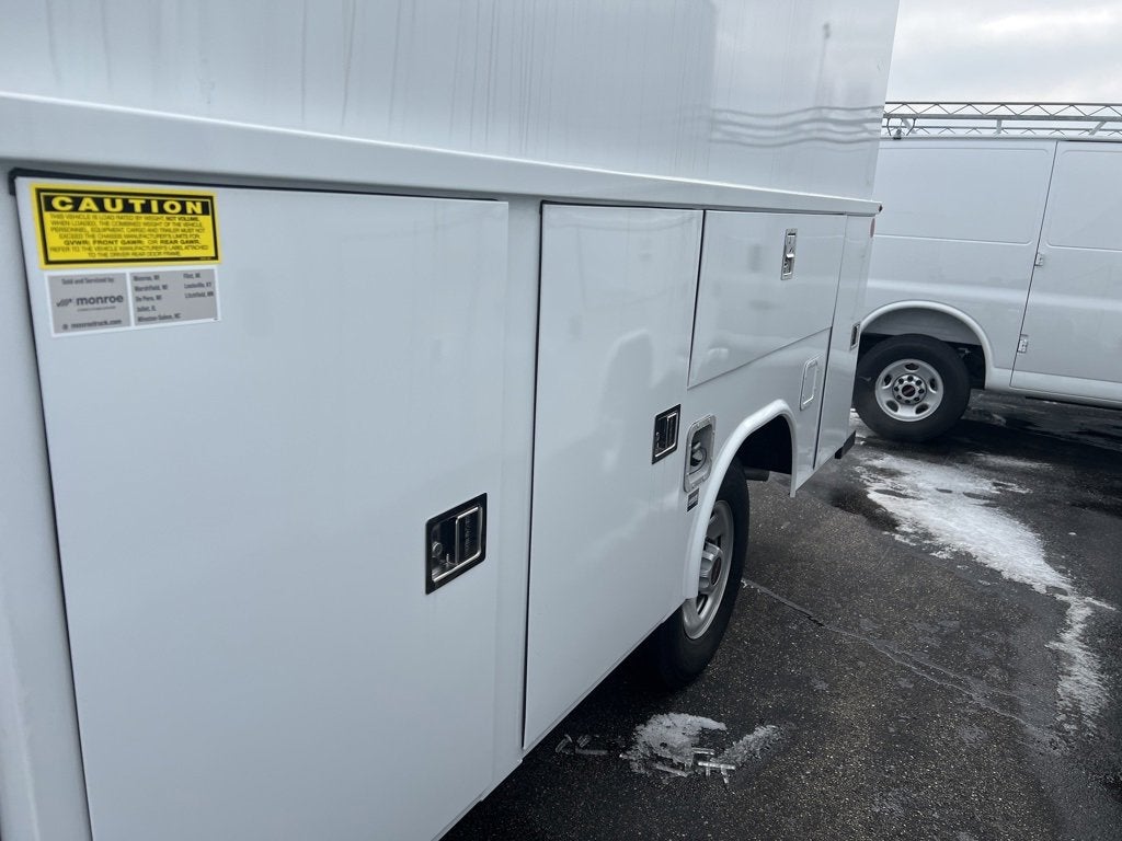 2025 GMC Savana Cutaway 3500 1WT