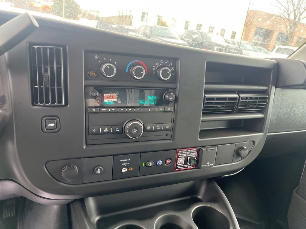 2025 GMC Savana Cutaway 3500 1WT