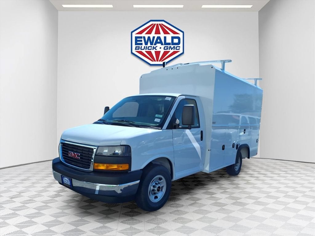 2026 GMC Savana Cutaway 3500 1WT