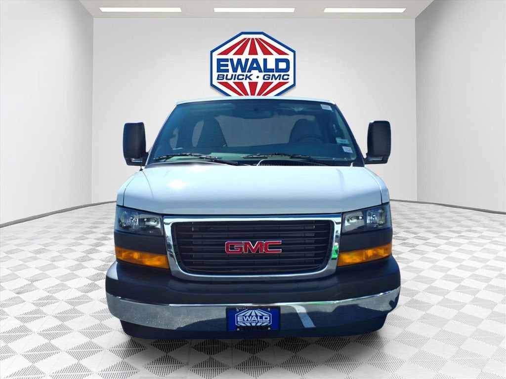 2026 GMC Savana Cutaway 3500 1WT