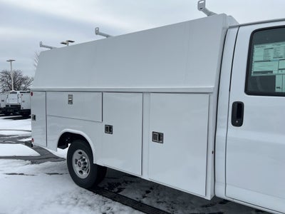2025 GMC Savana Cutaway 3500 1WT