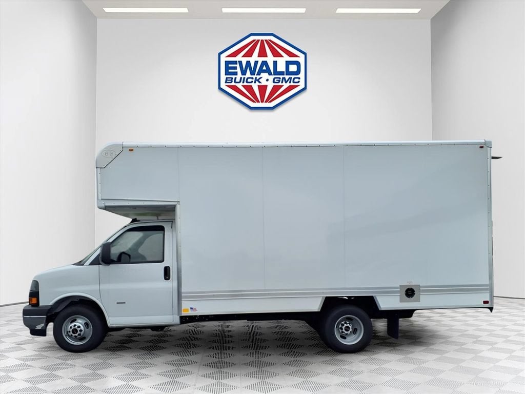 2026 GMC Savana Cutaway 3500 1WT