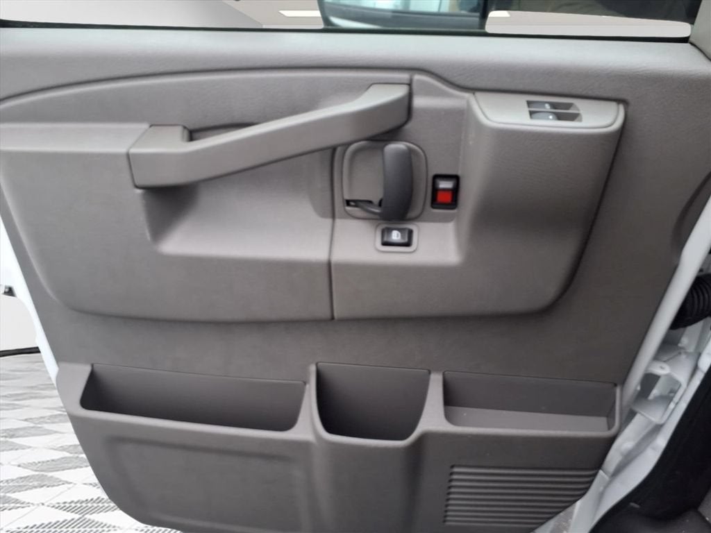 2026 GMC Savana Cutaway 3500 1WT